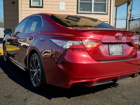Used 2018 Toyota Camry SE FWD image 7