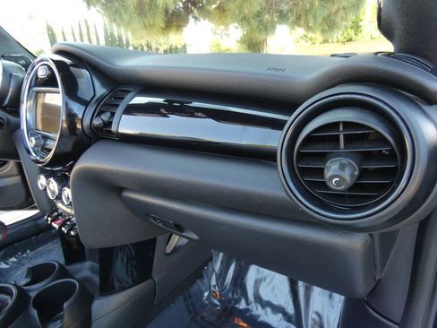 Used 2018 MINI Cooper S image 31