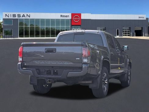 Used 2019 Toyota Tacoma TRD Sport AWD/4WD image 3