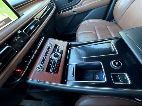 Used 2023 Lincoln Aviator Reserve w/ Equipment Group 201A image 10