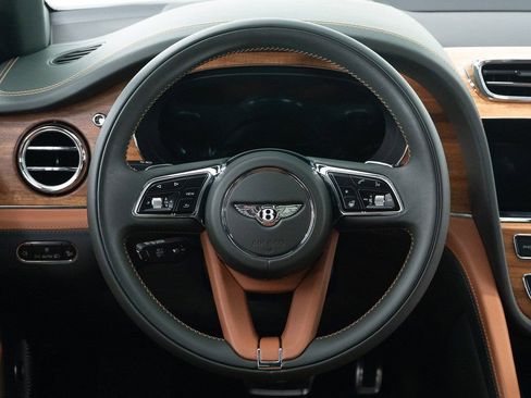 Certified 2025 Bentley Bentayga Extended Wheelbase AWD/4WD image 31