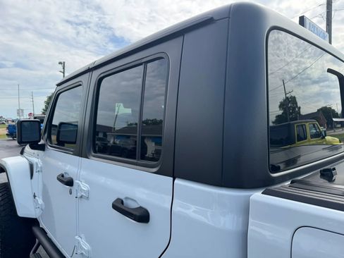 Used 2021 Jeep Gladiator Sport AWD/4WD image 13