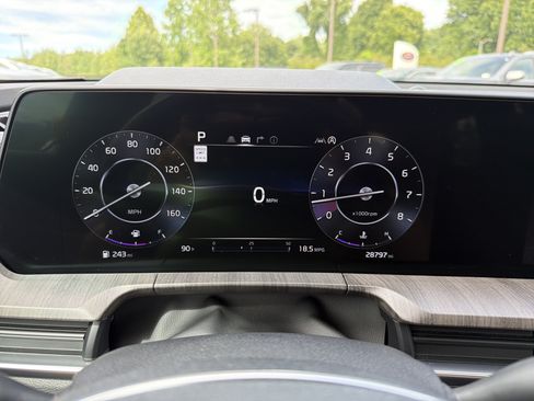 Used 2024 Kia Telluride SX w/ Towing Package FWD image 12