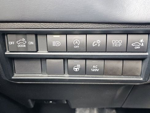 Used 2022 Toyota Tundra Platinum AWD/4WD image 16