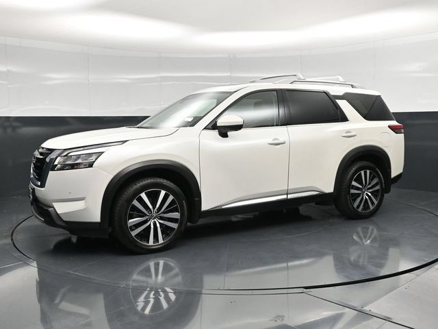 Used 2024 Nissan Pathfinder Platinum w/ Cargo Package AWD/4WD image 9