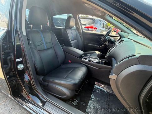 Used 2018 Nissan Altima 2.5 SR w/ SR Midnight Edition FWD image 17