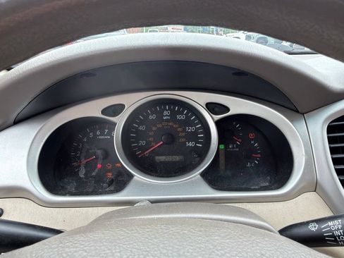 Used 2005 Toyota Highlander 2WD V6 w/ 3rd Row image 7