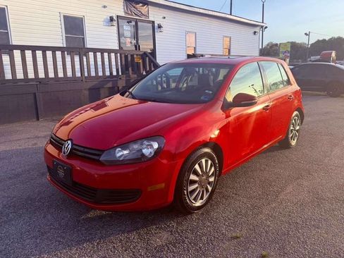 Used 2010 Volkswagen Golf 4-Door image 1