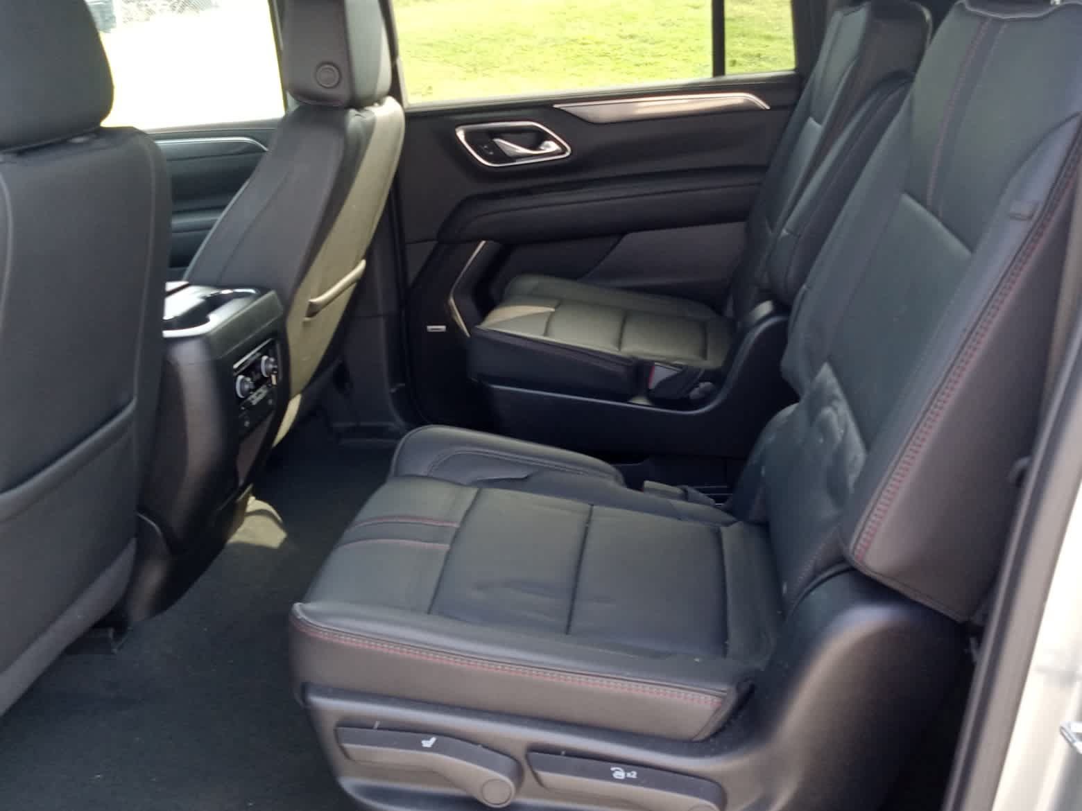 Used 2024 Chevrolet Suburban RST w/ Luxury Package AWD/4WD image 11