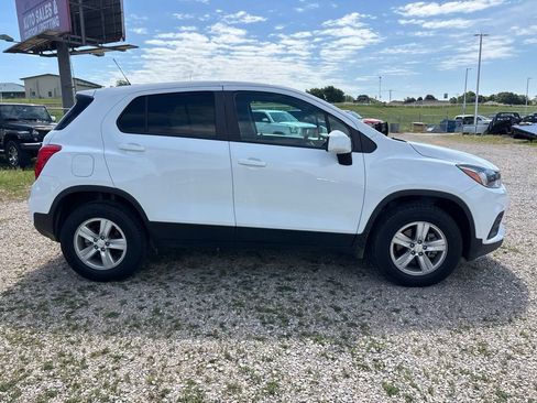 Used 2021 Chevrolet Trax LS w/ Tint and Cruise Package AWD/4WD image 5