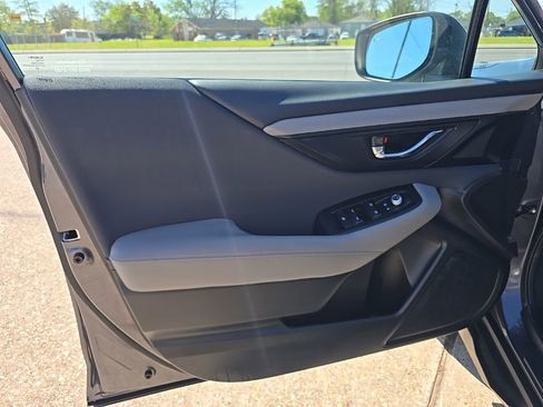 Used 2025 Subaru Outback Premium image 40