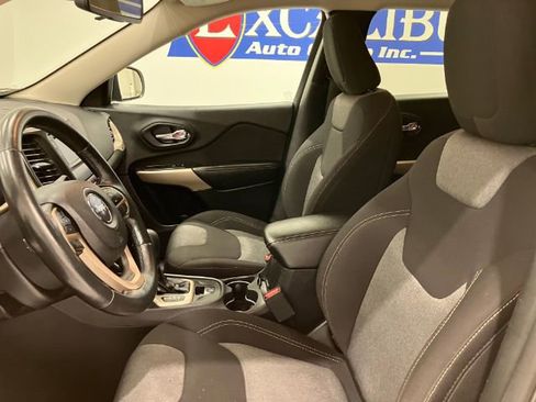 Used 2018 Jeep Cherokee Latitude w/ Altitude Package AWD/4WD image 20