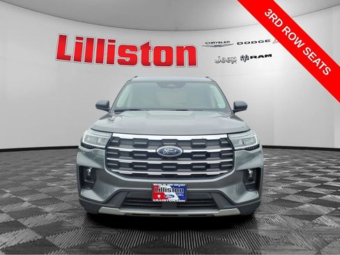 Used 2025 Ford Explorer Active w/ Active Comfort Package image 8