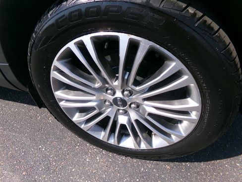 Used 2016 Lincoln MKX Reserve w/ Equipment Group 102A AWD/4WD image 12