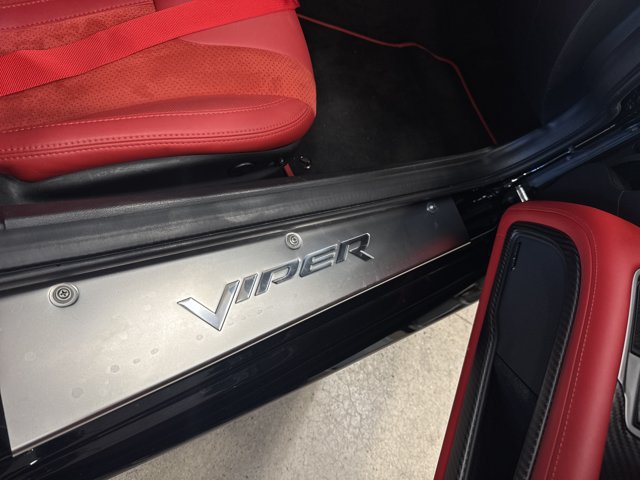 Used 2014 SRT Viper GTS w/ Exterior Carbon Fiber Package RWD image 17