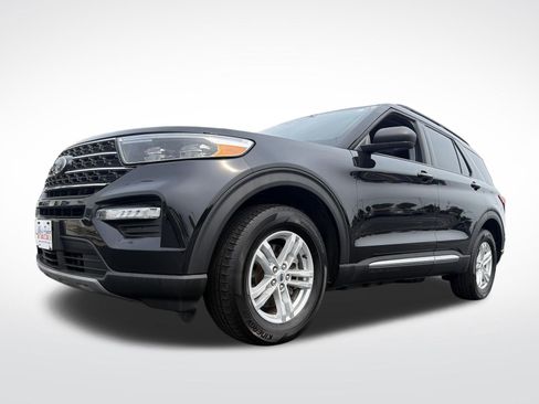 Certified 2024 Ford Explorer XLT w/ Equipment Group 202A AWD/4WD image 2