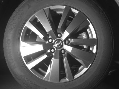Used 2025 Nissan Pathfinder SV AWD/4WD image 13