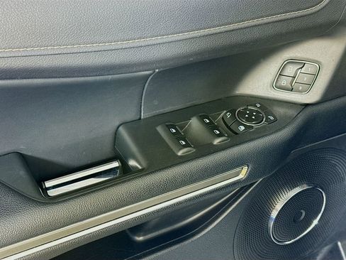 Used 2024 Ford Expedition XLT image 18