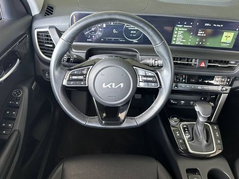 Certified 2024 Kia Seltos SX w/ SX Sunroof Package AWD/4WD image 11