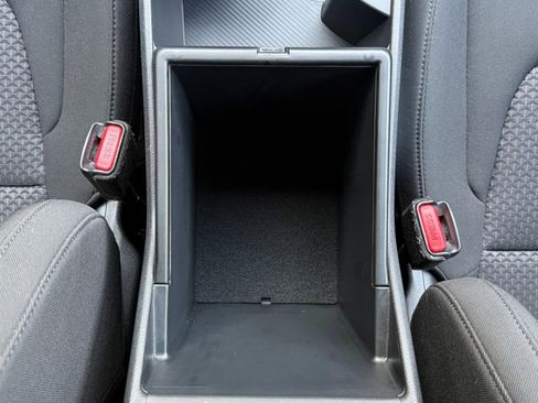 Used 2025 Kia Sportage LX image 43