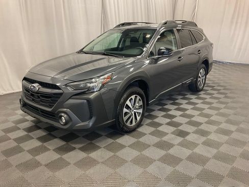 Used 2025 Subaru Outback Premium AWD/4WD image 4