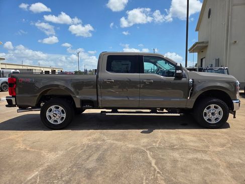 New 2026 Ford F250 XLT w/ XLT Premium Package AWD/4WD image 4