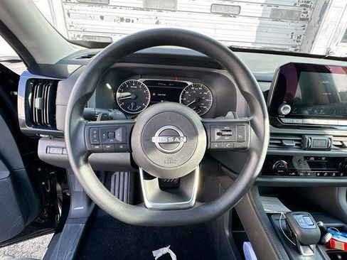 New 2025 Nissan Pathfinder S image 12