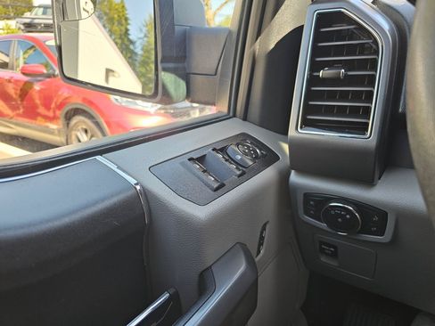 Used 2020 Ford F150 XLT w/ Trailer Tow Package AWD/4WD image 32