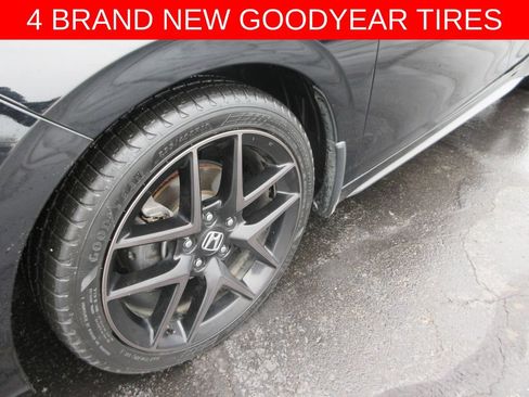 Used 2024 Honda Civic Sport Touring image 3