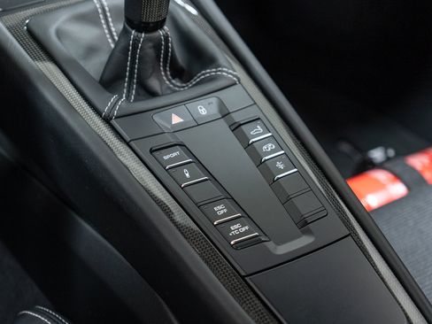 Certified 2018 Porsche 911 GT3 RWD image 33