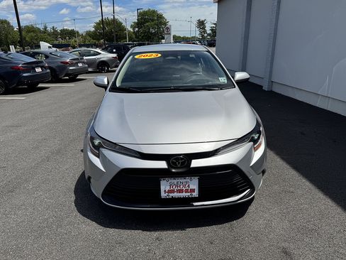 Used 2023 Toyota Corolla LE w/ Carpet Mat Package (TMS) FWD image 3