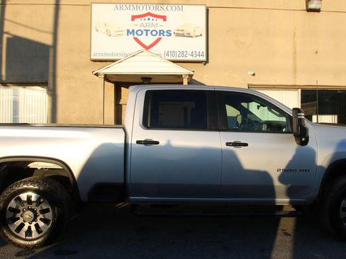 Used 2022 Chevrolet Silverado 2500 Custom w/ Custom Convenience Package AWD/4WD image 4