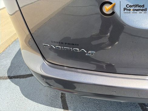 Certified 2023 Chrysler Pacifica Limited w/ Uconnect Theater Family Group AWD/4WD image 12