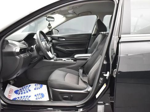 Used 2024 Nissan Altima 2.5 SV FWD image 14