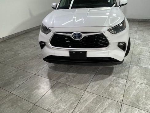 Used 2022 Toyota Highlander XLE image 9