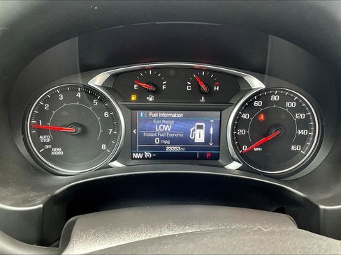 Used 2024 GMC Terrain SLE w/ Driver Convenience Package image 8