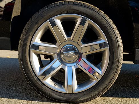 Used 2020 Cadillac Escalade ESV Luxury image 13