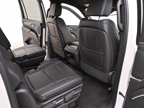 Used 2022 Cadillac Escalade ESV Luxury AWD/4WD image 16