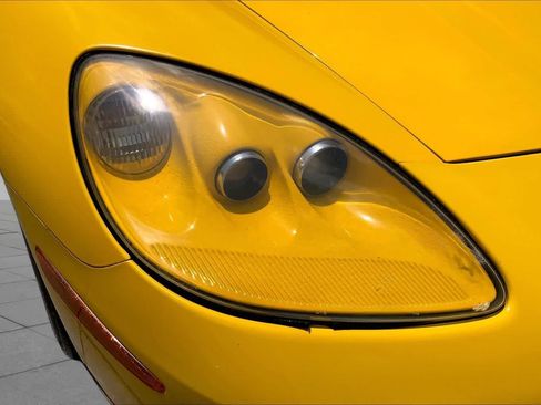 Used 2006 Chevrolet Corvette Coupe RWD image 21
