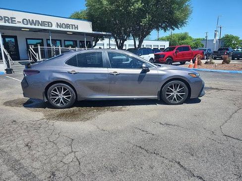 Used 2022 Toyota Camry SE w/ Convenience Package FWD image 2