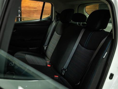 Used 2025 Nissan Leaf S image 10