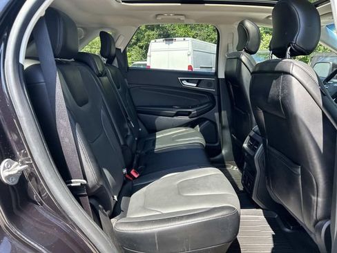 Used 2019 Ford Edge Titanium w/ Equipment Group 301A AWD/4WD image 17