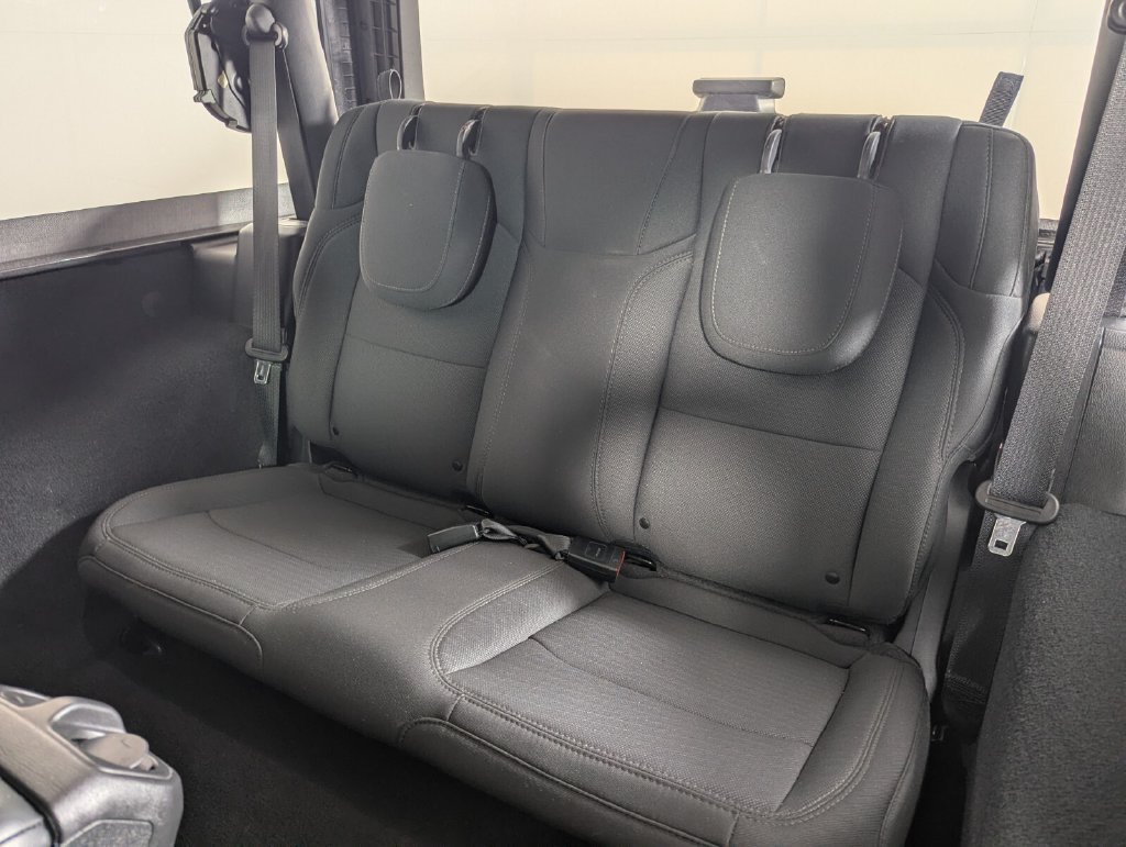 Used 2022 Jeep Wrangler Sport AWD/4WD image 22