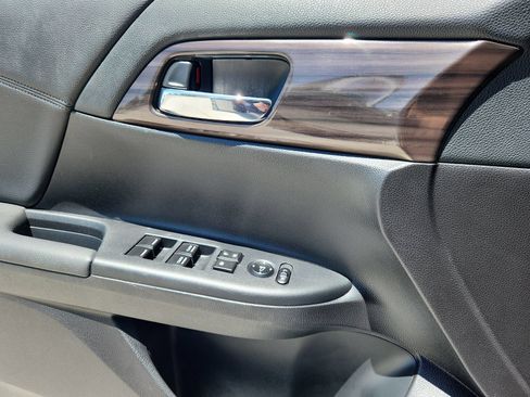 Used 2016 Honda Accord EX image 9