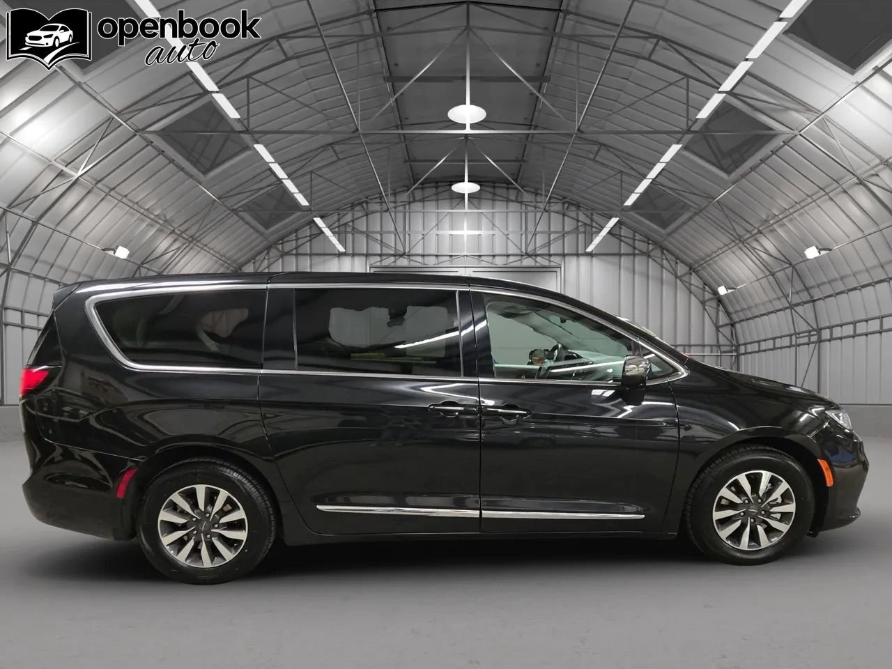 Used 2023 Chrysler Pacifica Limited FWD image 4