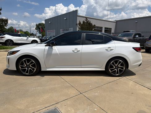 Used 2024 Nissan Sentra SR w/ SR Premium Package FWD image 5