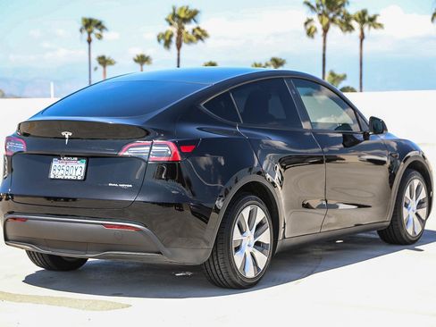 Used 2024 Tesla Model Y Long Range AWD/4WD image 7