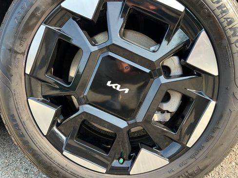 Used 2026 Kia Carnival EX FWD image 12
