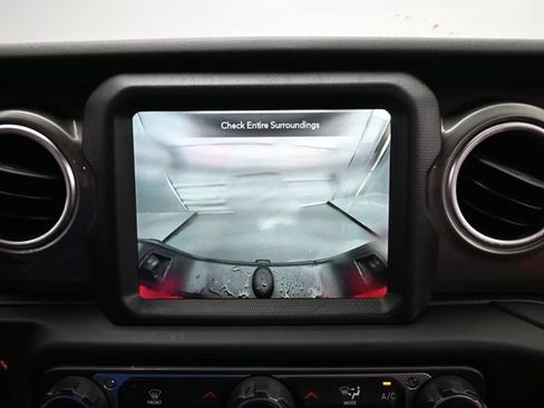 Used 2023 Jeep Gladiator Overland AWD/4WD image 17