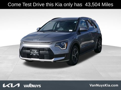 Used 2023 Kia Niro EX image 6